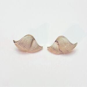 Earrings Vtg Clip-on Wave Statement Bold Stud Cream Gold Tone